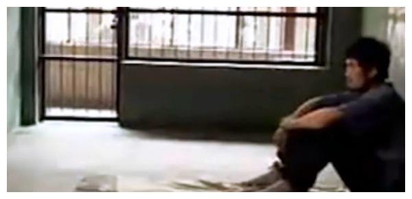 被毒枭奉为座上宾的悍匪魏振海,持手榴弹炸民警,至死