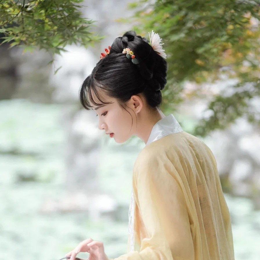 古风真人女生头像我在时光中穿梭只为找回曾经美好的时光