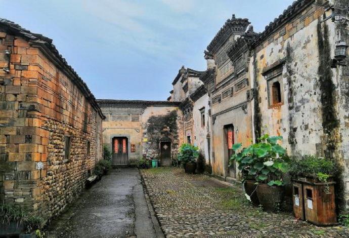 探村浙江金华 寺平古村,七星伴月格局,最美砖雕民居