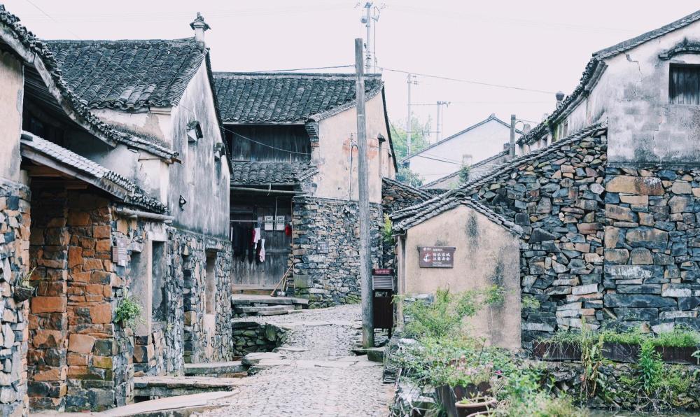 浙江最奇怪的村子房子都是用石头建成为宁波最大的石头村