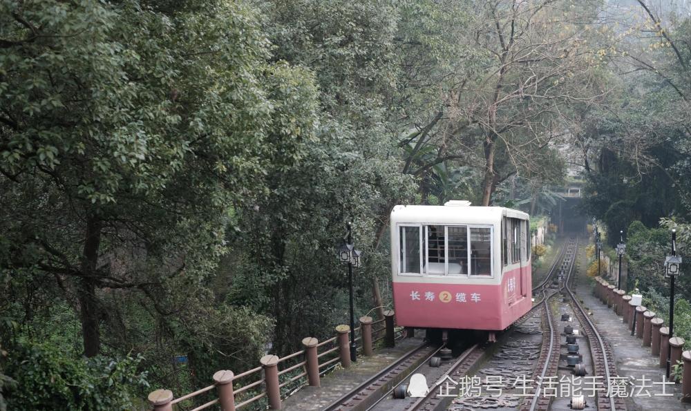 运行最久的地面缆车:运行坡度达30°,带你轻松穿梭重庆山林