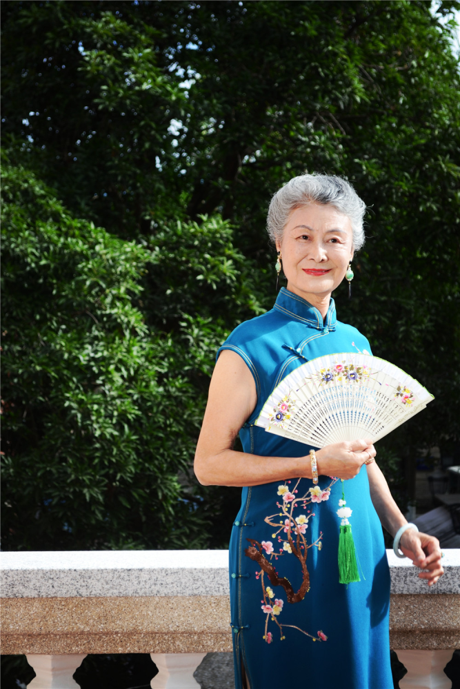 时尚与年龄无关!4位老太太美成一道风景,重新定义"中国奶奶"