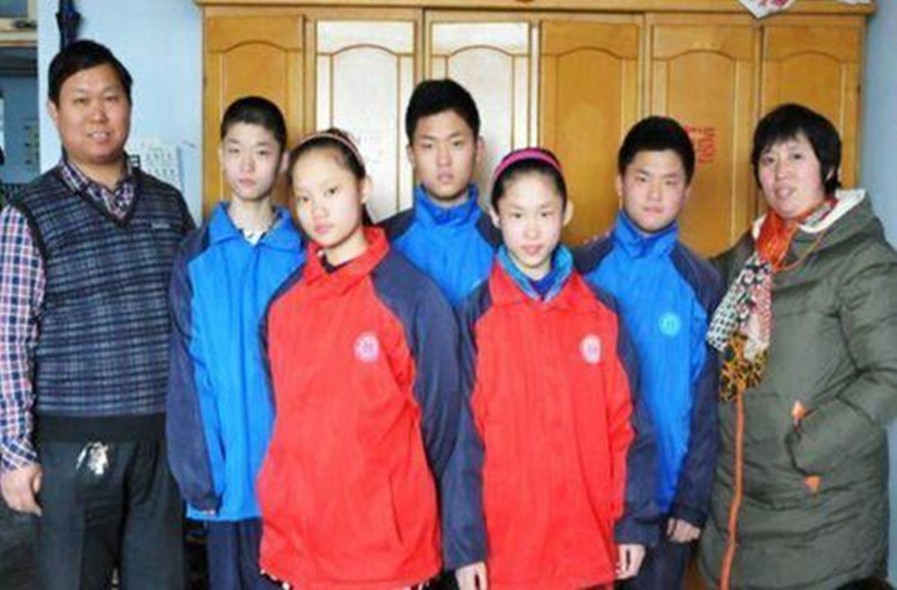 当年35岁母亲产下全国首例5胞胎,20年过去了,他们过得