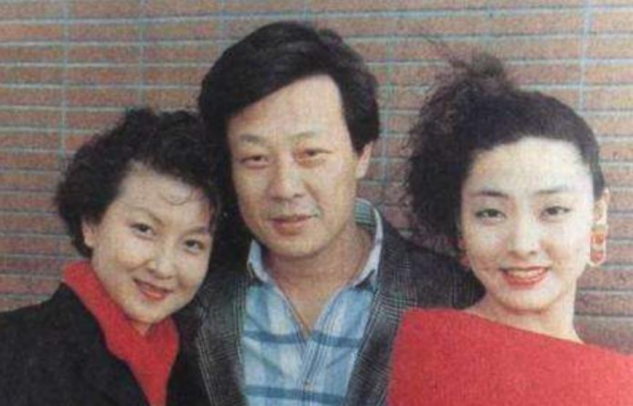 左拥右抱的寇世勋:被2个女子深爱,楼上楼下分开住,和平相处