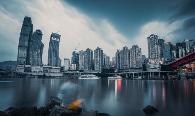 重庆最土豪地标,据说投资超过240亿,建成之后一直争议