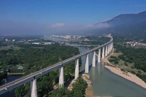 云和景宁建铁路,遂昌松阳通高铁,丽水将县县通铁路