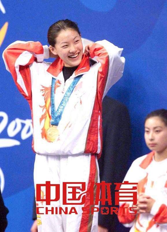 4夺奥运金牌,嫁大26岁的富豪,"跳水女皇"伏明霞如今咋样了?