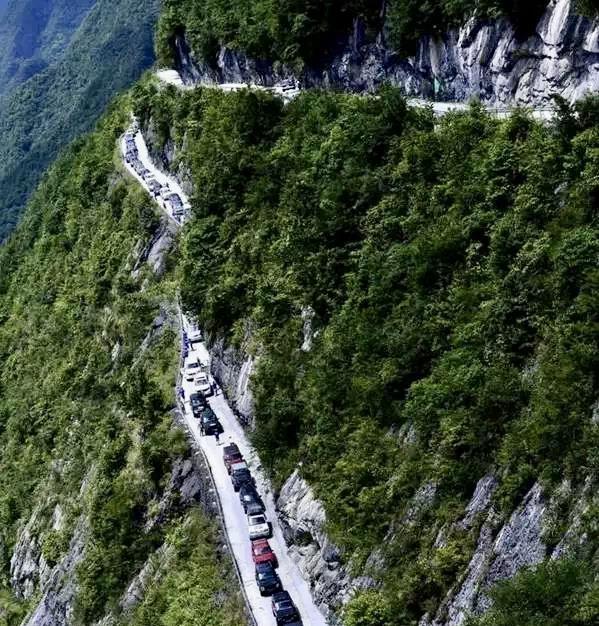 世界最险峻的峭壁公路,老司机也胆战心惊,但是风景绝美堪称奇迹