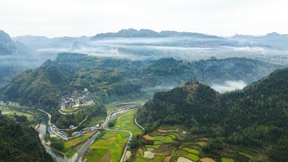 湖南湘西,一片神奇的土地,山水奇特,风光旖旎,土家族苗族侗族人民