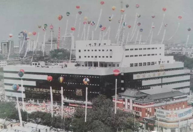 90年代年山东济南老照片一起重温泉城当年的生活场景