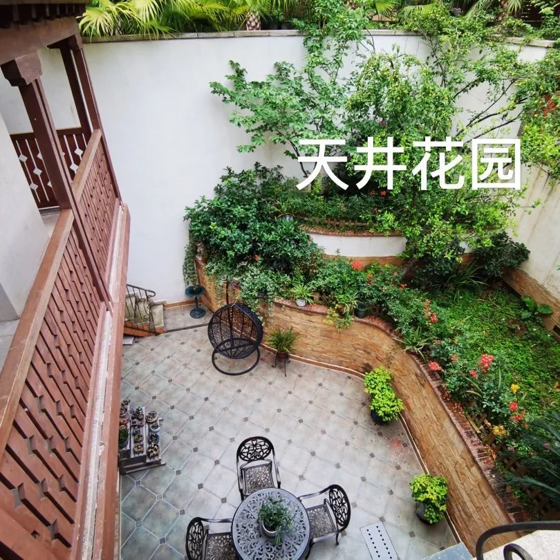 入户花园与天井地面落差为3.5m,下沉天井与二楼露台落差5m.