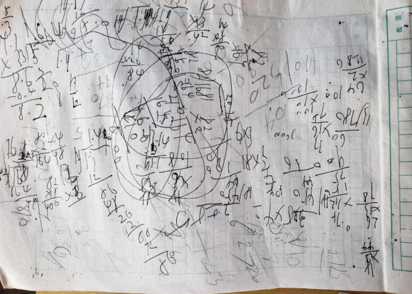 学霸"草稿纸"走红,老师看后赞叹不已,网友:优秀是有原因的