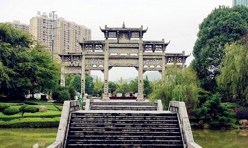 湖南郴州最具人文气息的公园,颇具湘南风格,与一篇著名文章有关