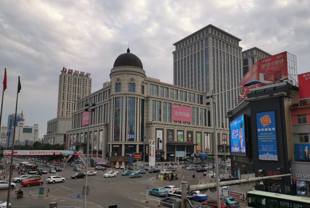 中央大街:锦州最繁华的商业街,据说这里还有锦州"地铁一号线"