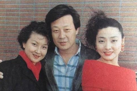 寇世勋坐拥双妻,两老婆和平共处,崔瑶琪:只要他肯回家就行
