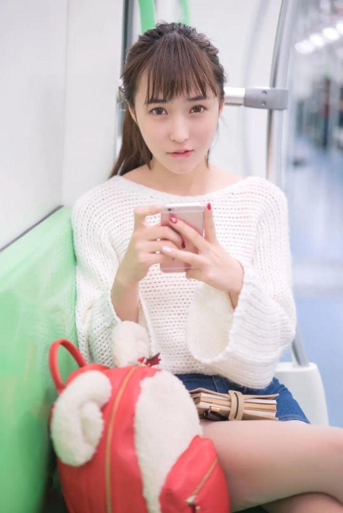 眼神迷人的勾魂尤物美女图片欣赏
