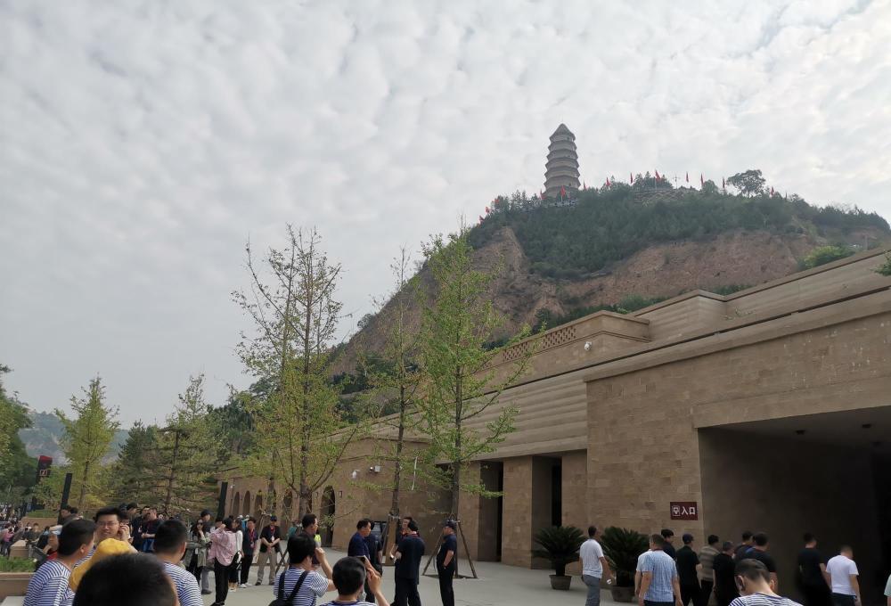 宝塔山:中国知名度最高的山峰之一,延安旅游最不容错过的景点