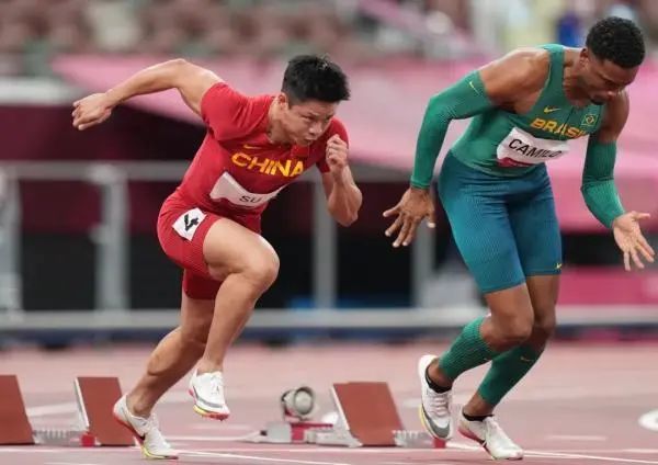 苏炳添走路吹气球是在练什么?