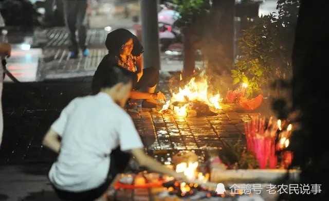 七月十五中元节上坟,做到"一食,二忌,三不烧",都有啥?