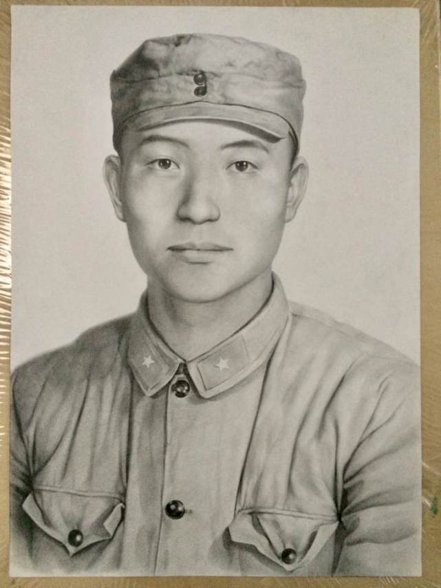 黑白素描背后是一个多月的构思,给烈士画像,难在此,意义也在此