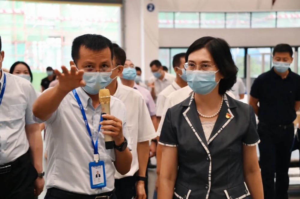 8月18日,市长吴晓晖到蓬江区开展暖企活动,先后走访了天地壹号饮料