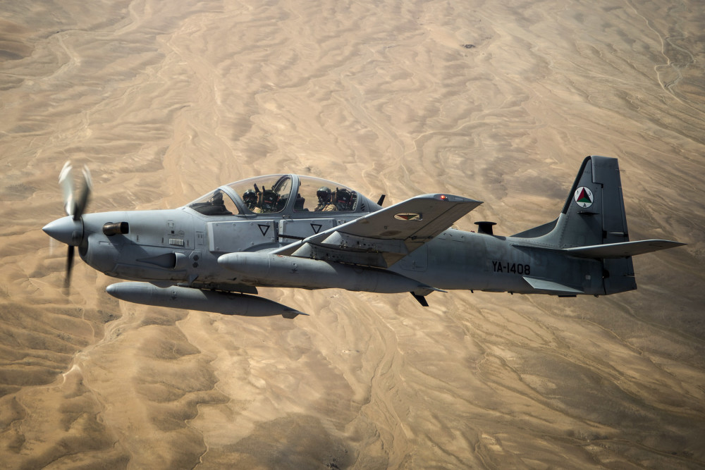 阿富汗政府军装备的a-29"超级巨嘴鸟"轻型攻击机