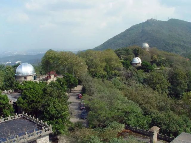 三十多年前,我来到了南京的紫金山天文台求学.