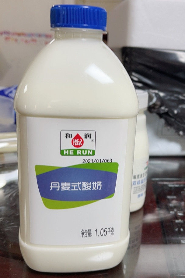 味道偏酸 是那种老酸奶的质地! 对了!他们家的奶