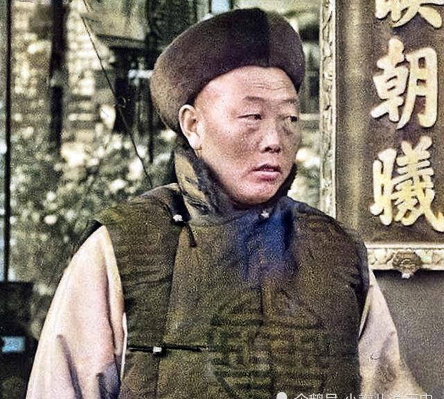 清末的小德张,也是慈禧身边的有名的太监,进宫第二年就因为京剧武生演