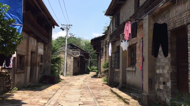 市中心只有15公里的路程,而千年老街市汊街又位于南昌县冈上镇西侧