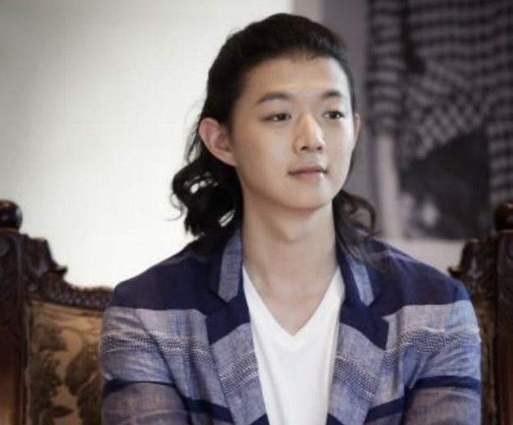 女作家陈岚称赞霍尊单纯无辜,却越洗越黑,网友:闭嘴吧