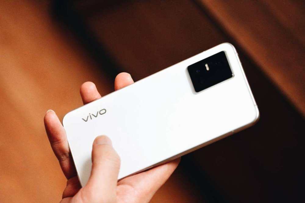vivos10e图片,s10e图片 白色机身能有多好看?vivo s10 pro丝绒白图赏