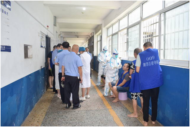 夯实监所安全,湘潭县看守所组织在押人员进行核酸检测