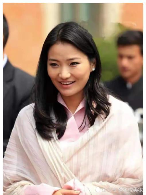 31岁不丹佩玛王后稳坐后宫之位,10年生2子,促成姐弟和