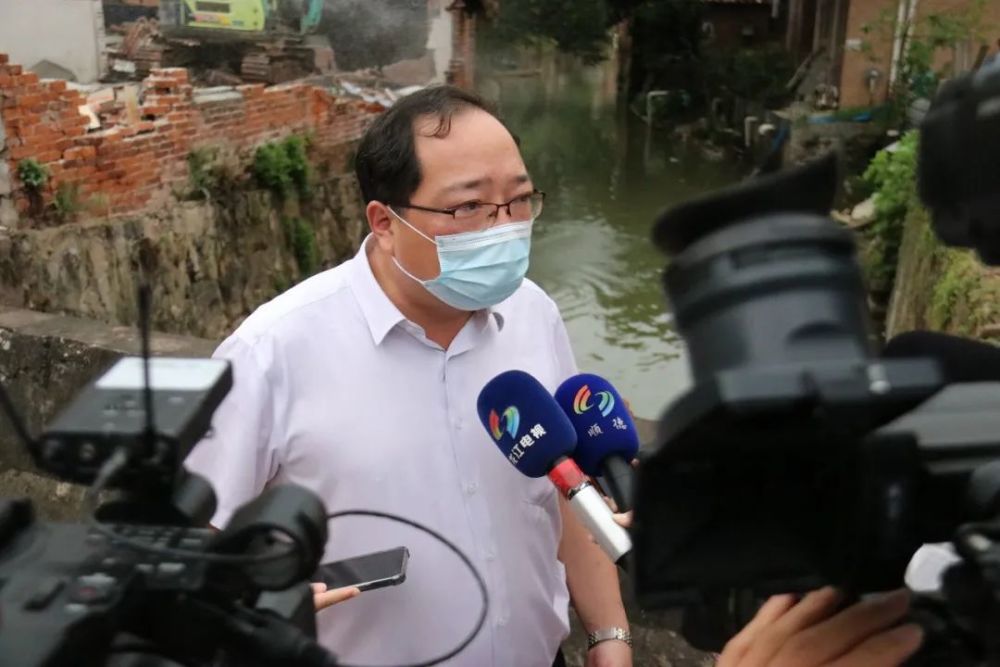 同时,余厚坚呼吁 顺德对乱搭乱建构筑物"零容忍,广大市民切勿以身试