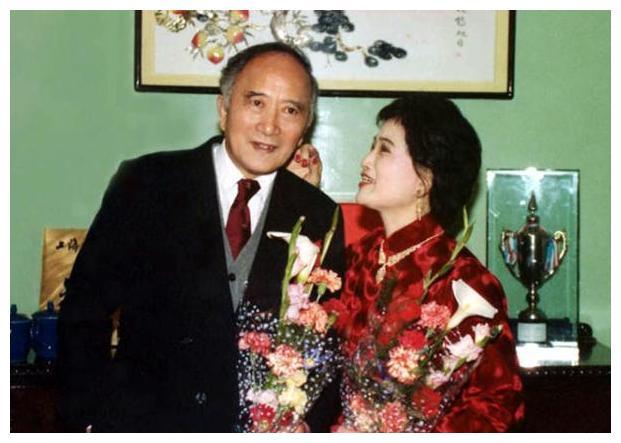 32岁"林妹妹"王文娟与37岁孙道临相亲,2007年丈夫离世