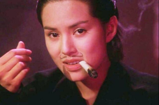 李若彤55岁生日,依然保持少女般的身材,她是粉丝心目中的小龙女