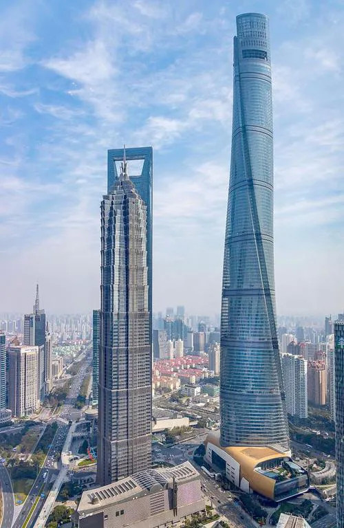 中国最高的楼房,造价达148亿,地基深86米,可容纳5万人办公
