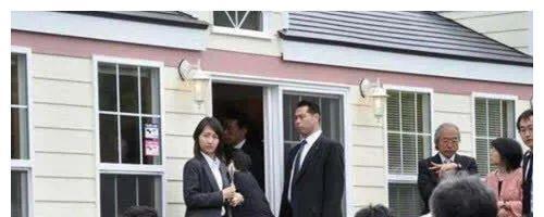 安倍的贴身女保镖石田萌美曾一人击倒10名壮汉杀人只需02秒