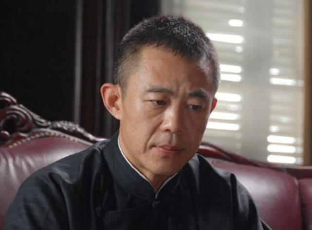 原配70后,情人80后,三婚娇妻90后,侯勇是不是膨胀了?