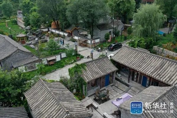8月17日拍摄的门头沟区清水镇瓦窑民宿村(无人机照片 来源:新华社