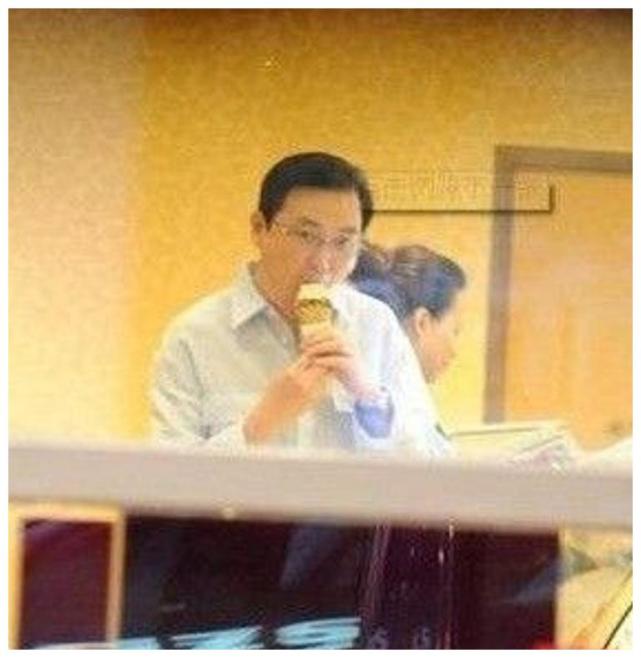 上海"隐形富豪"密春雷:从农村穷小子到身家百亿,妻子