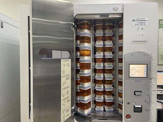 "自动摆药机"可以在5分钟内分装一个科室所需的100余袋药品.
