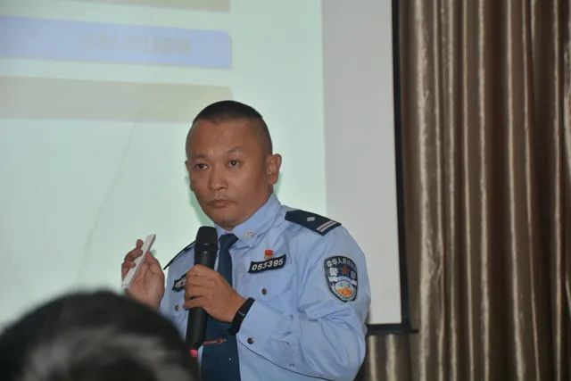 身边的榜样|刘华:扎根一线的交警警务实战教官_腾讯网