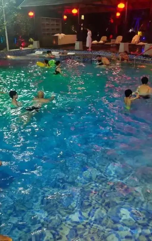 石城天沐温泉请大学新生免费泡温泉啦!