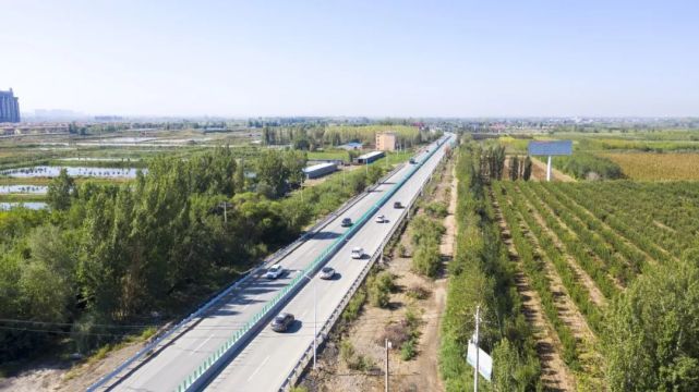 既能满足五家渠市与乌鲁木齐市车 辆快速通行需求,也对师市经济的发展