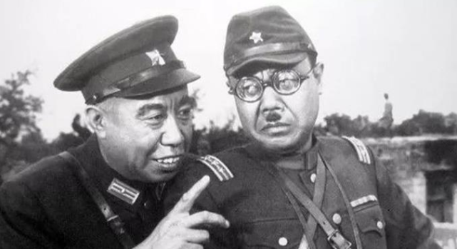 笑嘻嘻的对冀诚说"愿不愿意为皇军效劳"?