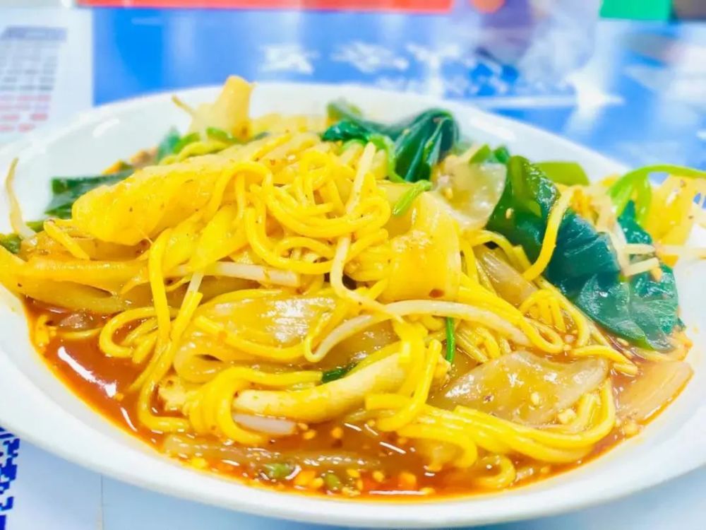 黄澄澄的大碴条,白亮亮的小筋面,翠生生的大头菜再加上其