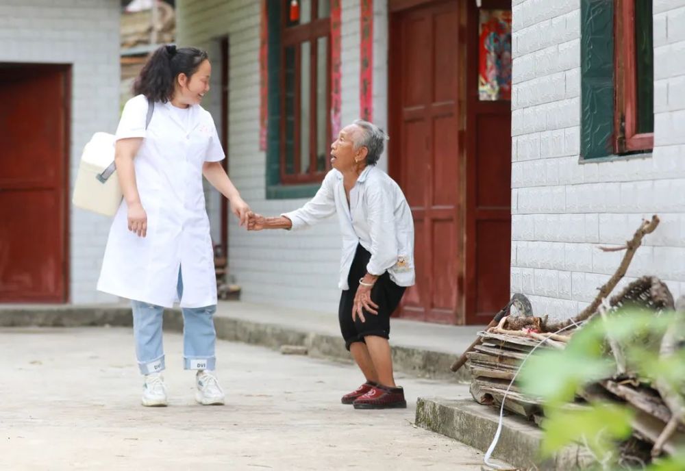 女村医扎根山村二十余载守护群众健康