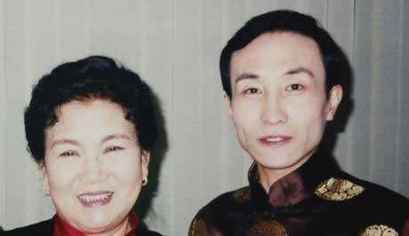 1964年,带2个孩子改嫁小叔子的赵丽蓉,背后不为人知的